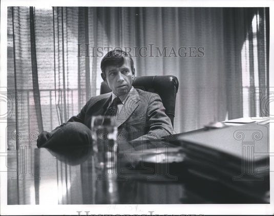 1974 Press Photo John H. Kelly, president of Midland National Bank - mjb74945 - Historic Images