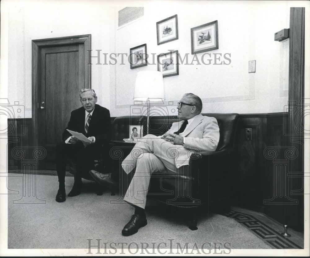 1973 Press Photo Clarence Kelley, Chief of FBI &amp; aide Robert Gedhardt in D.C. - Historic Images