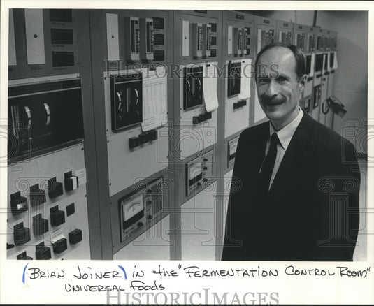 1986 Brian Joiner in "Fermentation Control Room" at Universal Foods - Historic Images