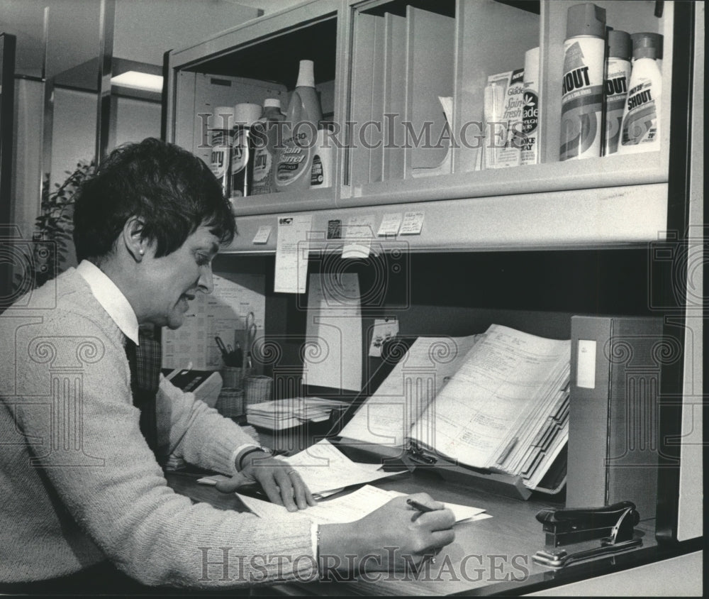 1984 Johnson Wax Consumer informaton coordinator Joan Radke - Historic Images