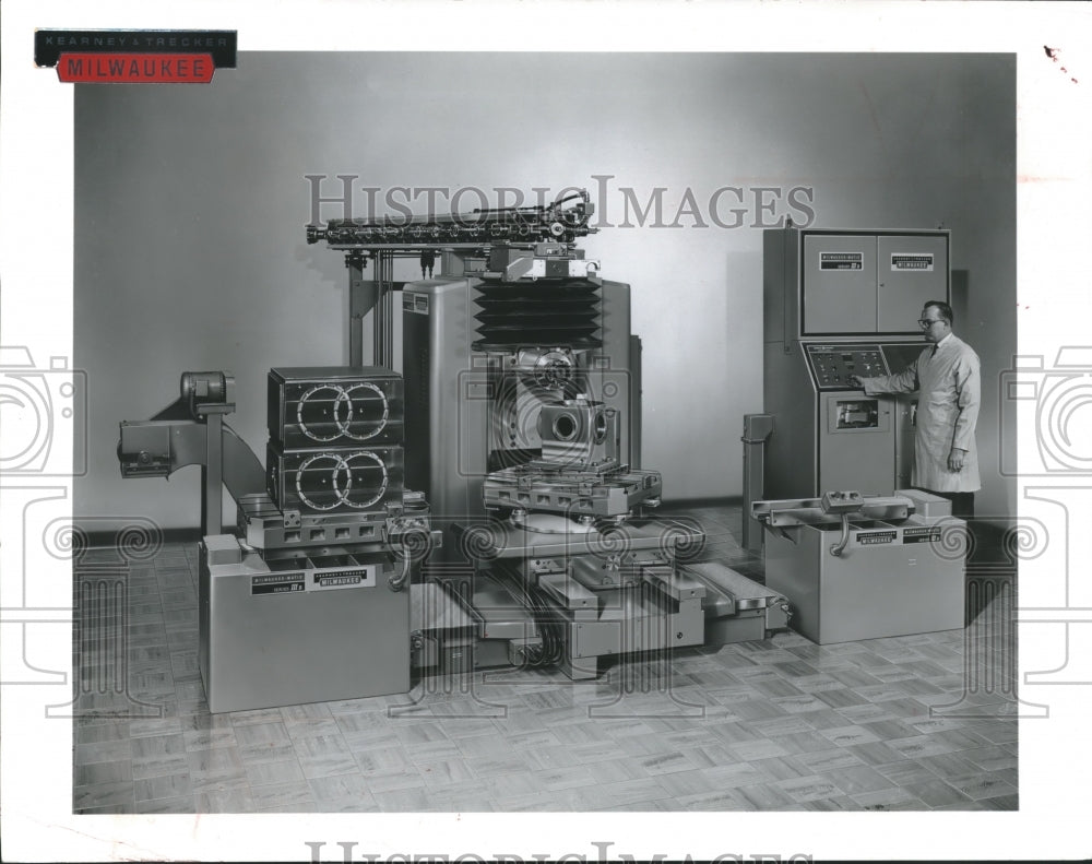 1967 Press Photo Kearney &amp; Trecker Corporation new automatic machining center-Historic Images