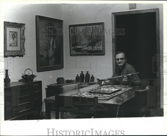1984 Press Photo Reverend Joseph Kelchak held an American Indian ceremonial pipe - Historic Images
