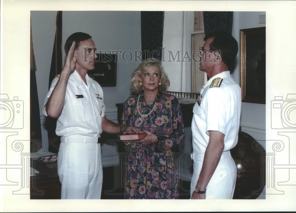 1996 Press Photo Admiral Jay L. Johnson takes oath as Chief of Naval Operations - Historic Images