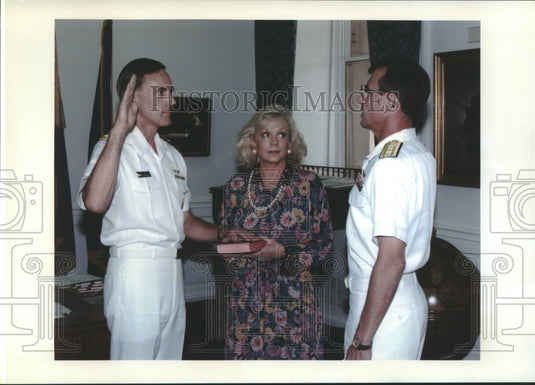 1996 Press Photo Admiral Jay L. Johnson takes oath as Chief of Naval Operations - Historic Images