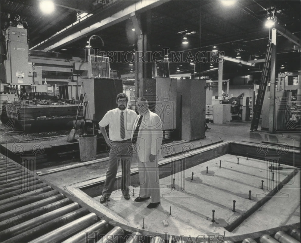 1985 Officials at Superior Die Set Corp. plant, Oak Creek, Wisconsin - Historic Images