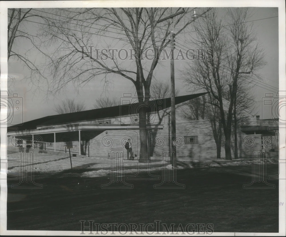 1958 Iola high school&#39;s new auditorium gymnasium in Wisconsin-Historic Images