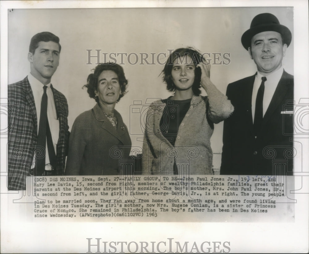 1963 Press Photo John Paul Jones Jr., Mary Lee Davis, with parents in Des Moines-Historic Images