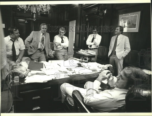 1979 Press Photo Alabama Gov. Fob James meet with staff & legislators in capitol - Historic Images