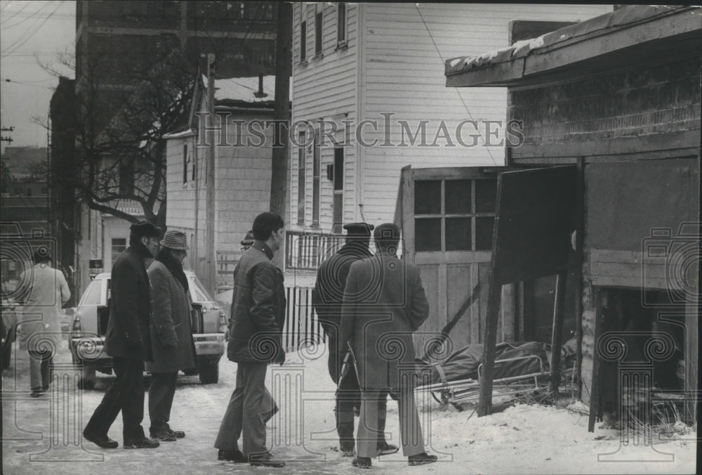1977 Press Photo Garage behind 1820 N. 1st Street where body was found - Historic Images