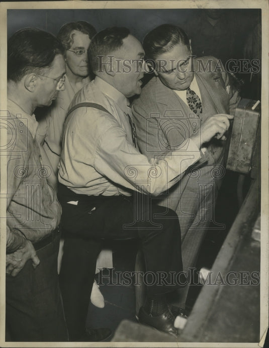 1937 Press Photo Milwaukee Journal officials shown with 200-ton, 4-color press - Historic Images