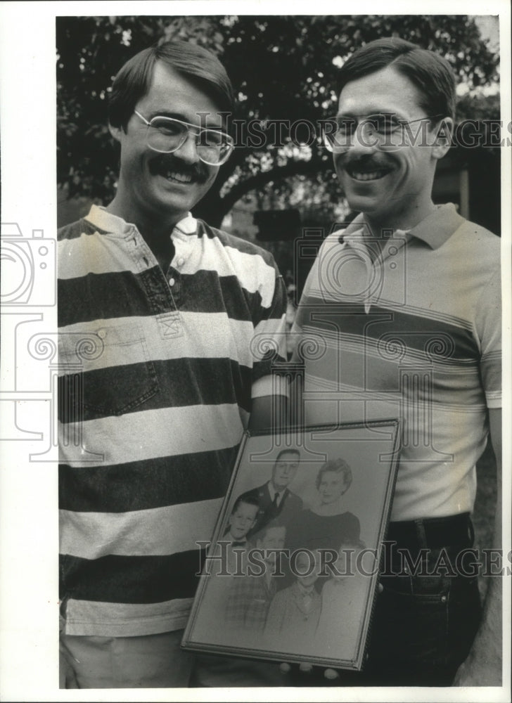 1990 Dan (L) and Mike Jajtner hold family picture-Historic Images