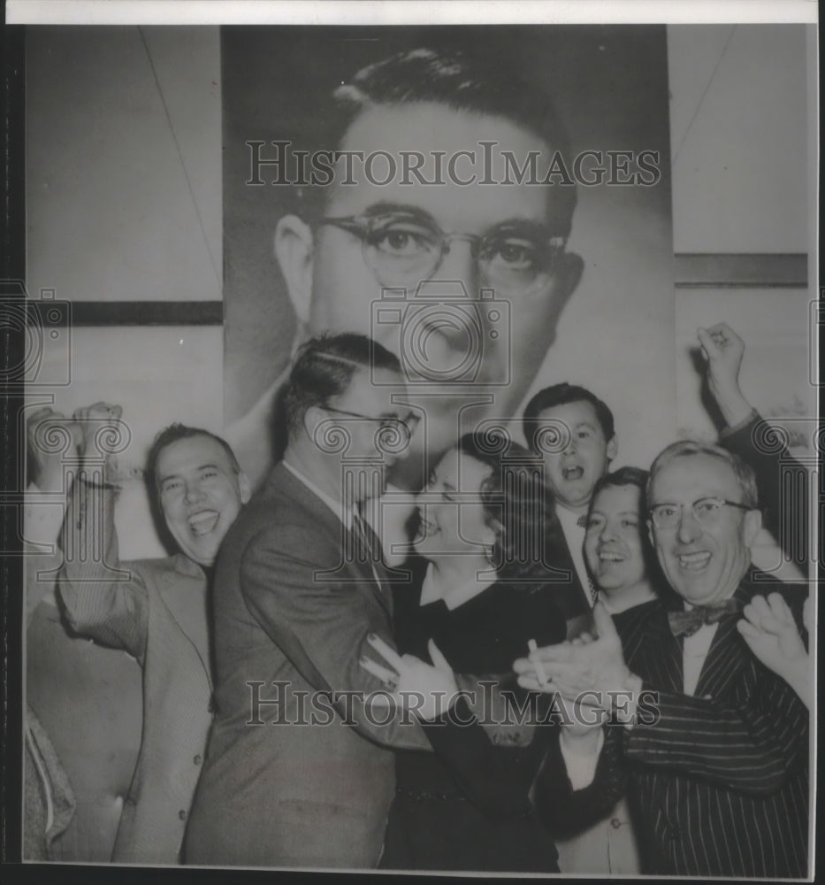 1952 Press Photo Senator Kefauver and wife, supporters cheering for campaign.-Historic Images