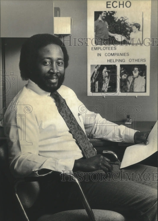 1983 Press Photo Mac Jagers, volunteer from Xerox works with Waukesha County - Historic Images
