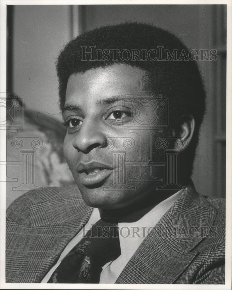 1972 Press Photo Lafayette Jackson director of minority affairs for ACTION - Historic Images