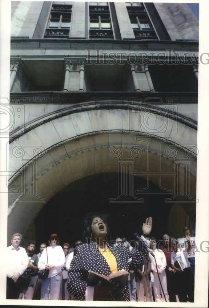 1993 Reverend Joyce Jackson, Agape Love Church, leads prayer vigil-Historic Images