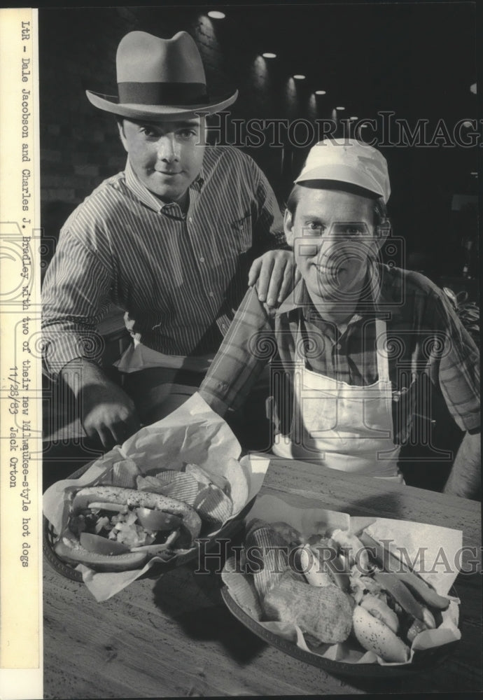 1983 Press Photo Dale Jacobson &amp; Charles Bradley, owners, The Milwaukee Dog - Historic Images