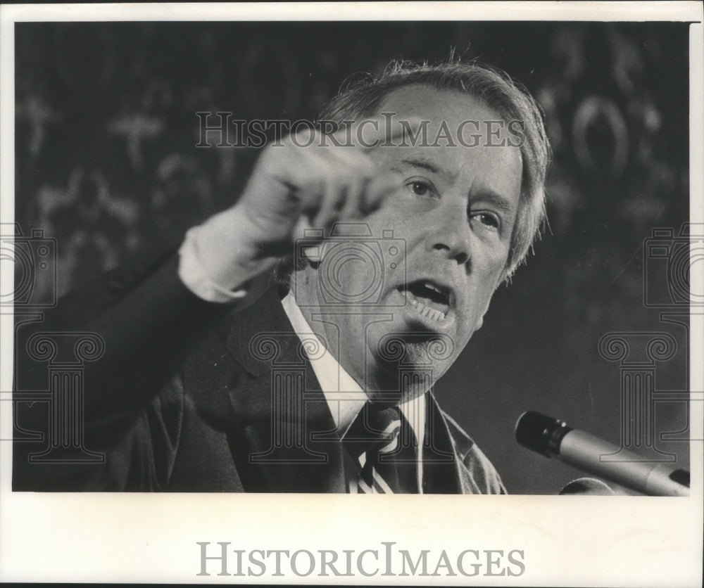 1976 Henry M. Jackson giving speech during Milwaukee visit - Historic Images