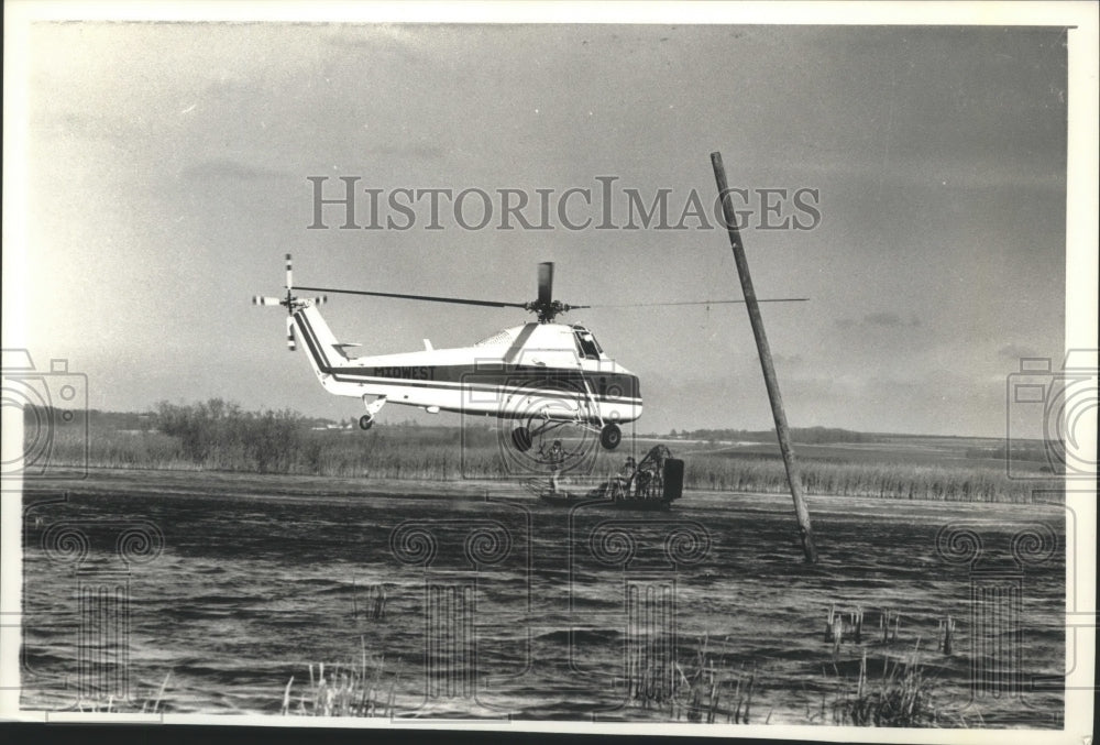 1990 Press Photo Helicopter hovers over water near Horizon Marsh&#39;s island - Historic Images