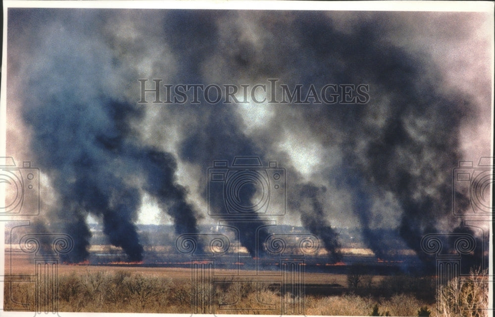 1994 Press Photo Smoke from controlled burn at Horicon Marsh Wildlife Area - Historic Images