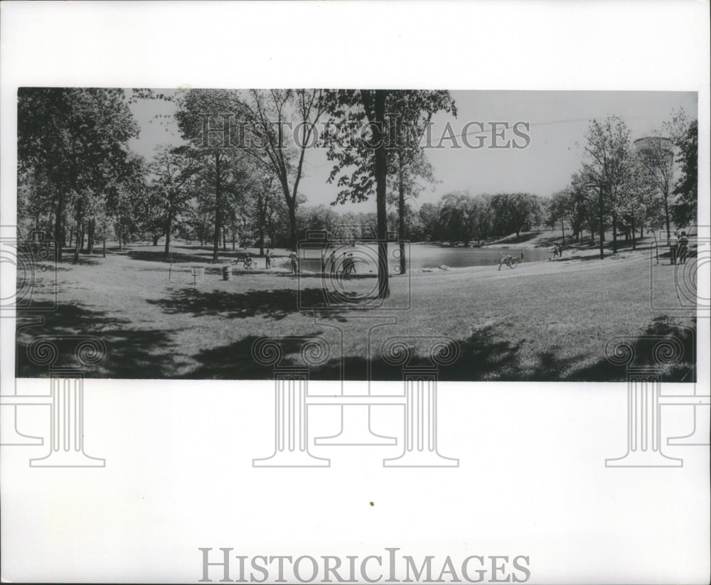 1967 Press Photo Youngsters fish in the lagoon in Jackson Park, Wisconsin - Historic Images