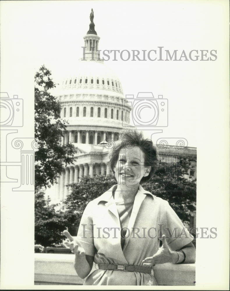 1980 Kansas Senator Nancy Kassebaum outside U.S. Capitol, Washington - Historic Images