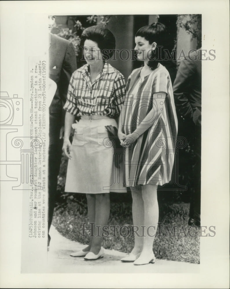 1967 Press Photo Mrs. Lyndon Johnson and daughter Luci, LBJ ranch, Texas - Historic Images