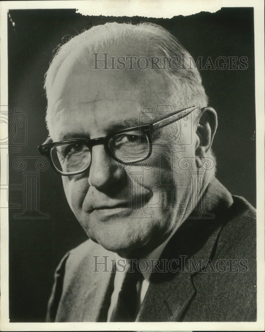 1976 William A. Jahn heads building fund for Home for Aged Lutherans - Historic Images