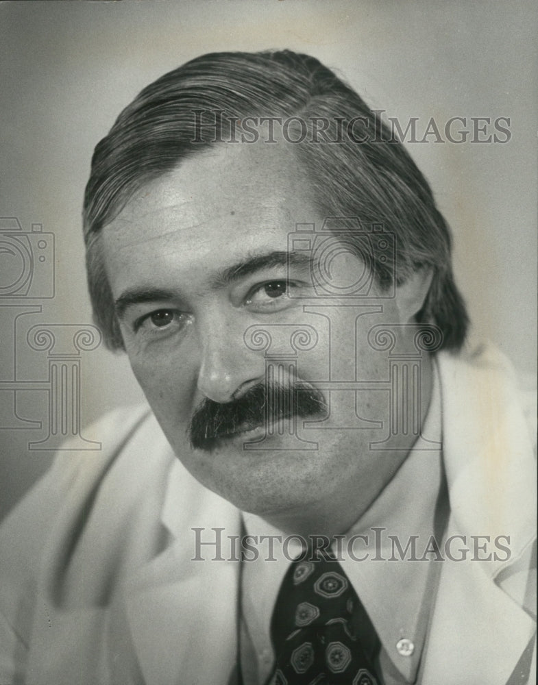 1976 Press Photo John Kampine, research anesthesiologist in Milwaukee - Historic Images