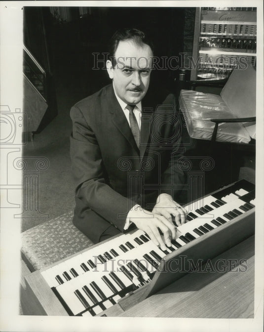1962 Press Photo Bob Kames on the keyboard - mjb76622 - Historic Images