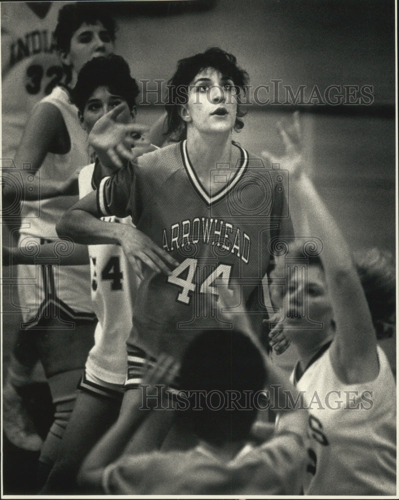 1988 Hartland Arrowhead's Lynn Kamrath plays for rebound-Historic Images