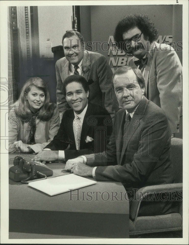 1982 Press Photo Newscasters and staff of the &quot;Today&quot; show on NBC News program - Historic Images