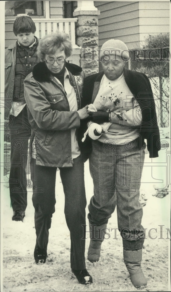 1984 Press Photo Cleonier Johnson helped outside her North Side home