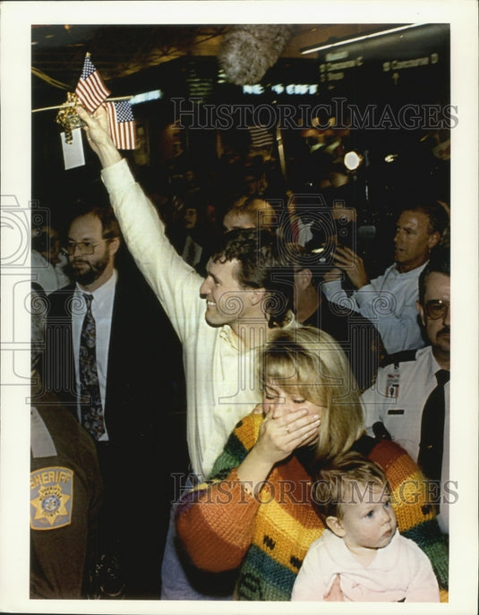 1994 Press Photo Dan and Robin Jansen with baby, Jane, at homecoming party - Historic Images