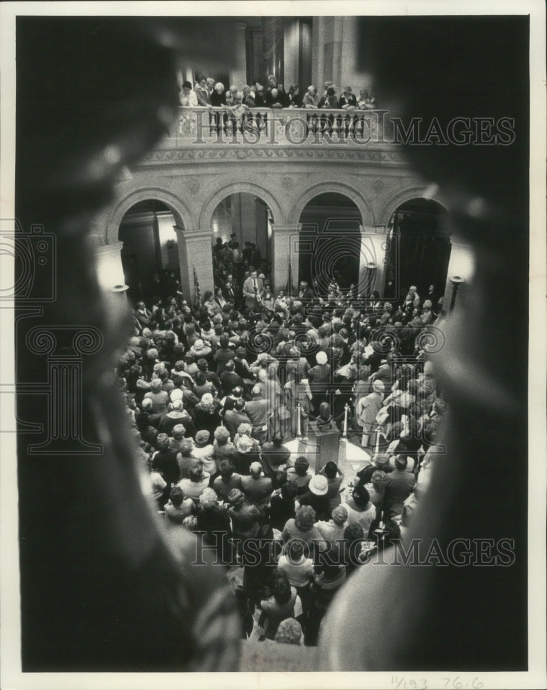 1978 Minnesota Governor Rudolph Perpich addresses a crowd at Capitol - Historic Images