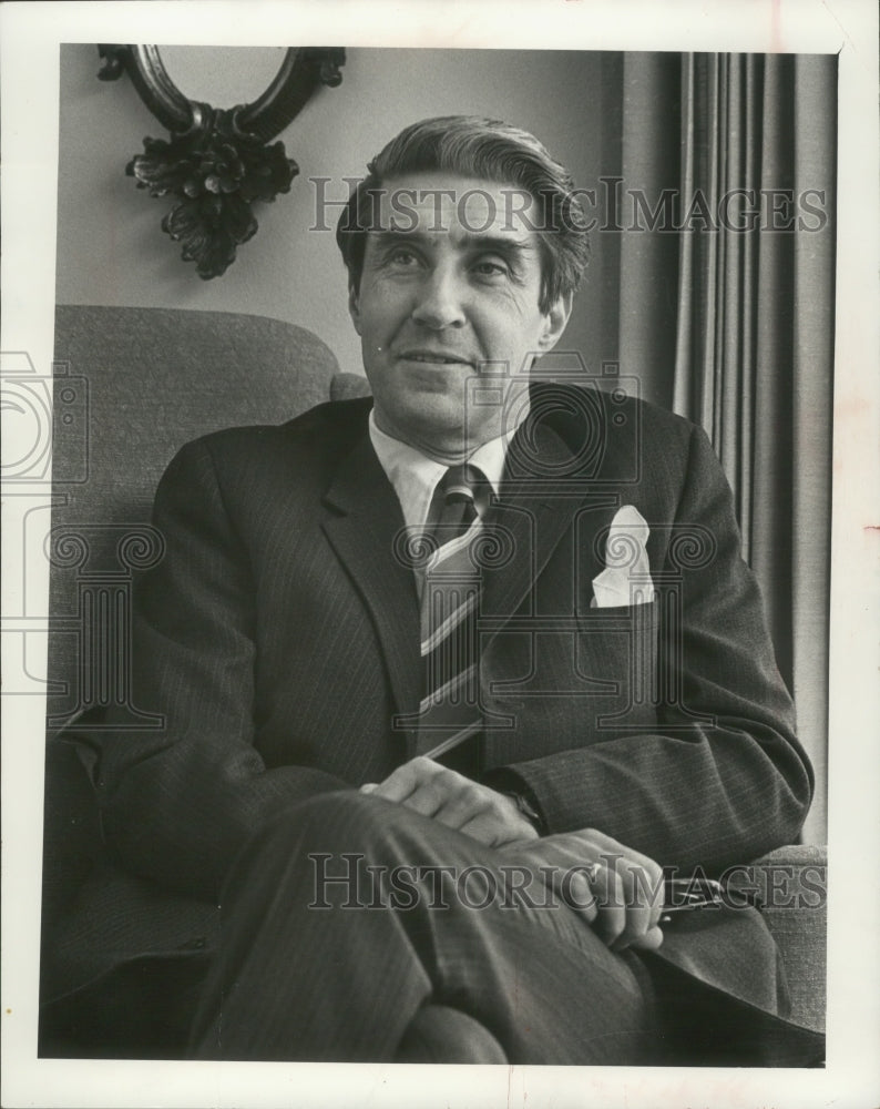 1973 Press Photo Paul N. Perrot, Smithsonian Institute, speaks to Woman&#39;s Club - Historic Images