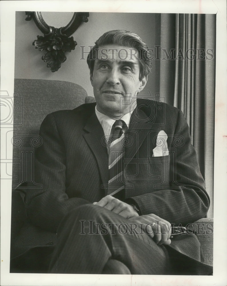 1973 Press Photo Paul N. Perrot, Smithsonian Institute, speaks to Woman's Club - Historic Images