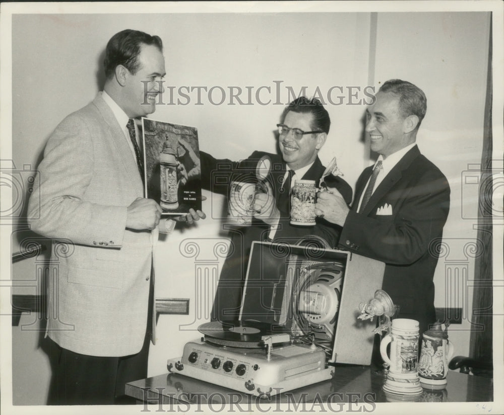 1957 Press Photo Milwaukee composer Bob Kames with Eddie Ball and James Hilliard - Historic Images