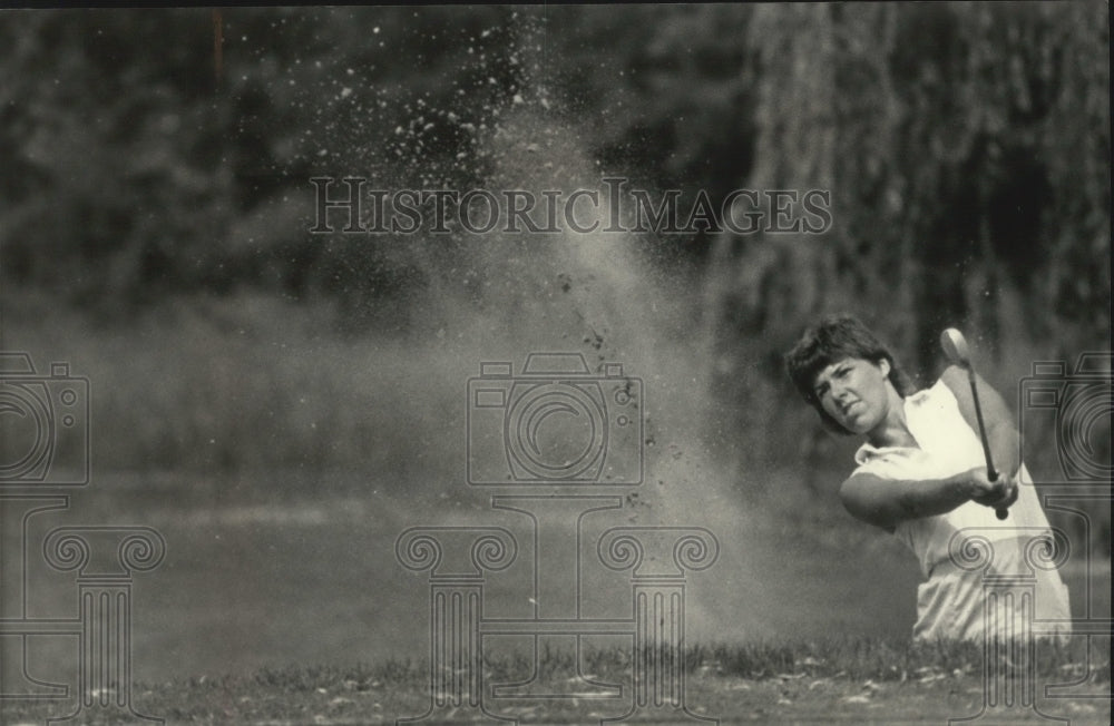1983 Lisa kartheiser blasted out of a sand trap en route to final - Historic Images