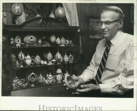 1983 Ed Poladna of La Crosse creates things of beauty from eggs-Historic Images