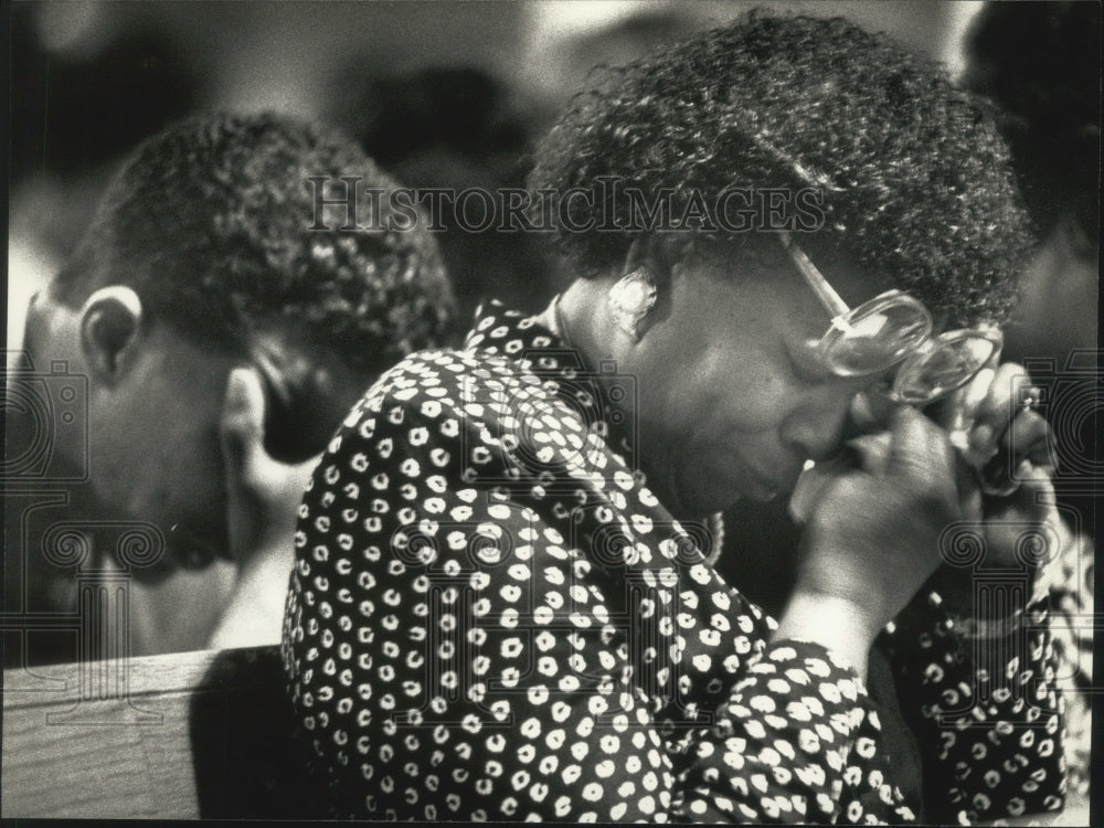 1991 Press Photo Mourners of death of Lovell &amp; Marguerite Johnson St Mark Church - Historic Images