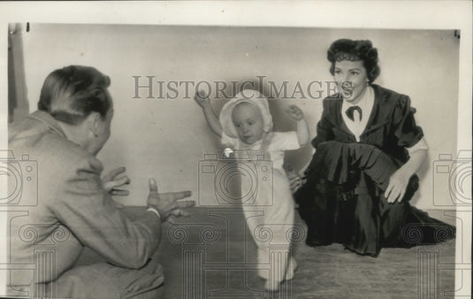 1950 Press Photo Kathryn Grayson with husband, Johnny, and daughter Patricia - Historic Images