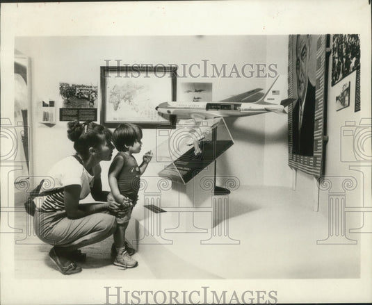 1989 Press Photo Guests at Lyndon Baines Johnson Library and Museum, Austin, TX - Historic Images