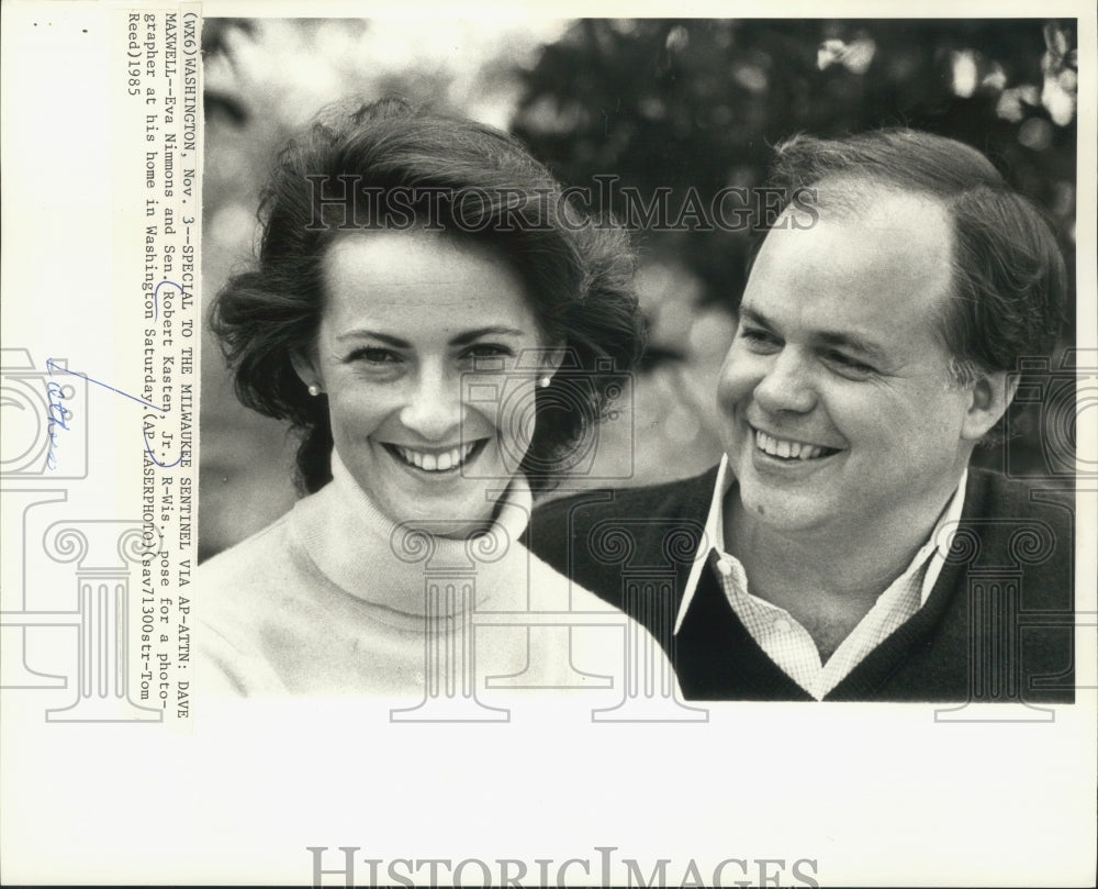 1985 Press Photo Senator Robert Kasten Jr. and wife smiling for camera. - Historic Images