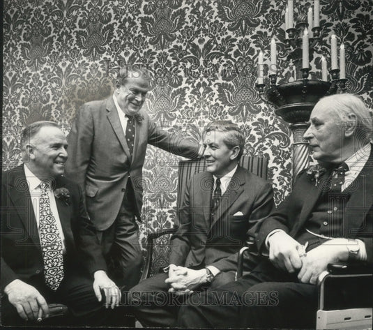 1971 Press Photo Veteran bankers of First Wisconsin National Bank - mjb77436-Historic Images
