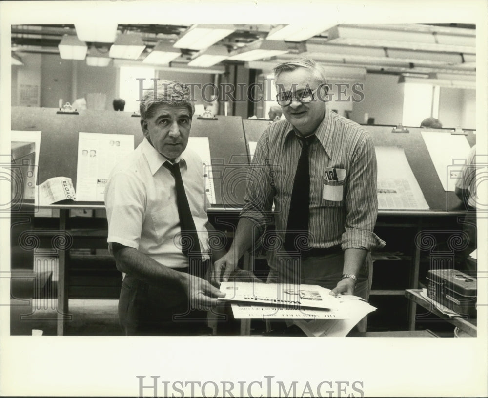 1981 Press Photo Dan Hanley, Chuck Johnson, Milwaukee Journal staff - mjb77575 - Historic Images