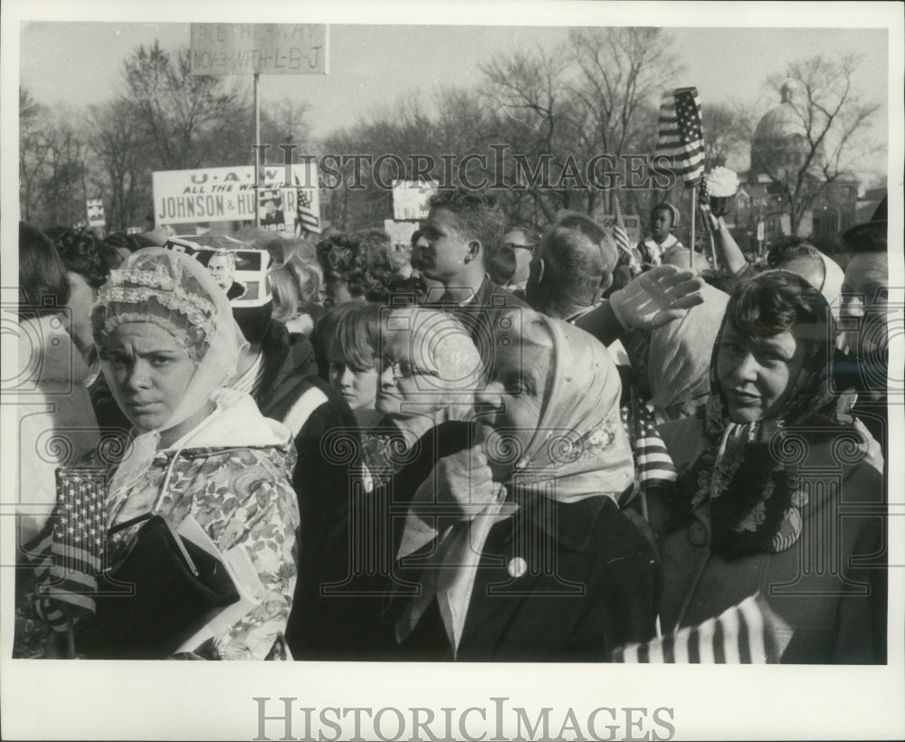 1964 Press Photo 50,000 people listen to President Johnson, Kosciuszko Park-Historic Images