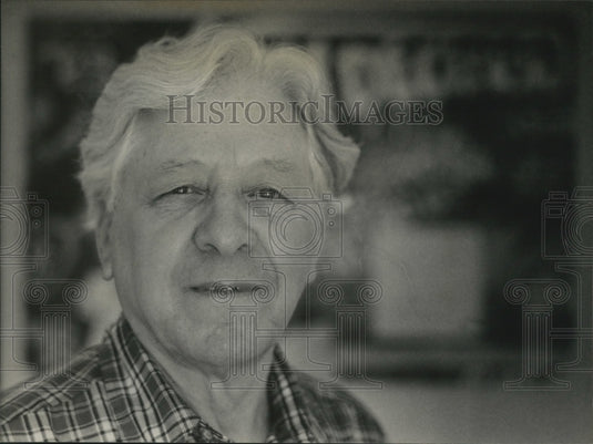 1985 Press Photo Carlos Perez-Pena, counselor at New Beginning Clinic, Milwaukee - Historic Images