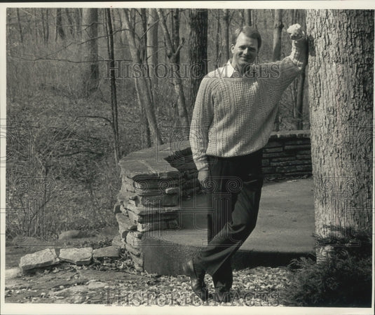 1989 Press Photo Mike Jacobs of WTMJ-TV says Mequon maintains a balance - Historic Images
