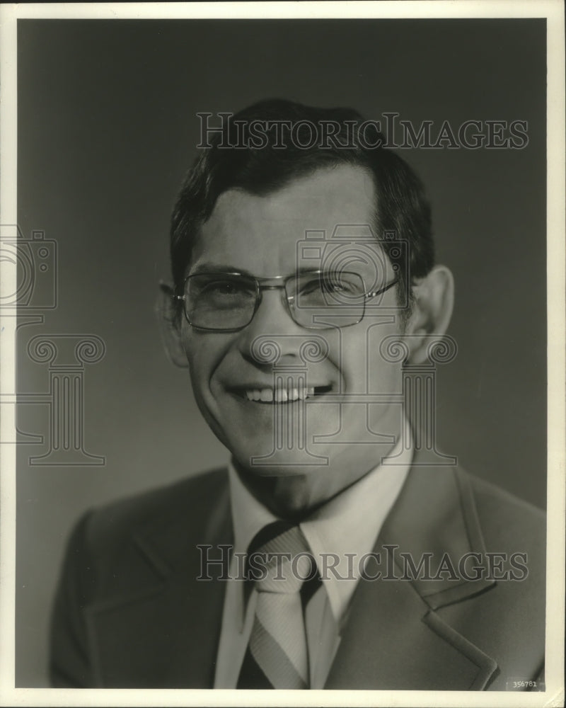 1974 Press Photo Gordon Johnston, City Federal Savings &amp; Loan Association - Historic Images