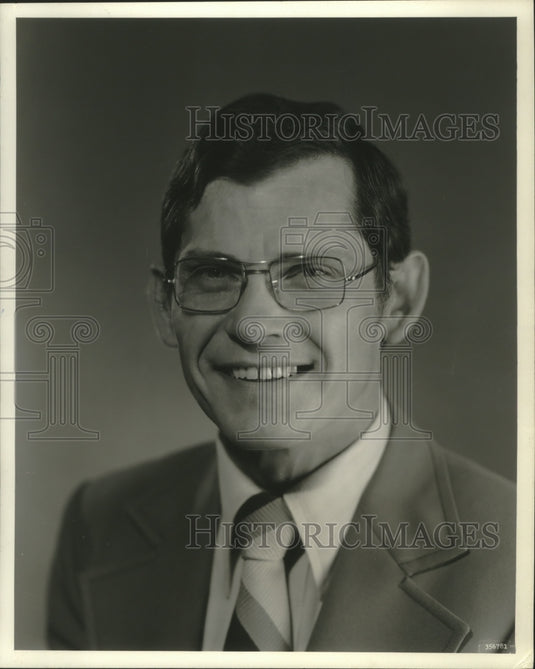 1974 Press Photo Gordon Johnston, City Federal Savings & Loan Association - Historic Images